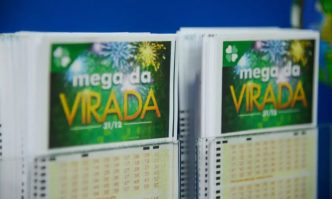 Volantes da Mega da Virada expostos para venda