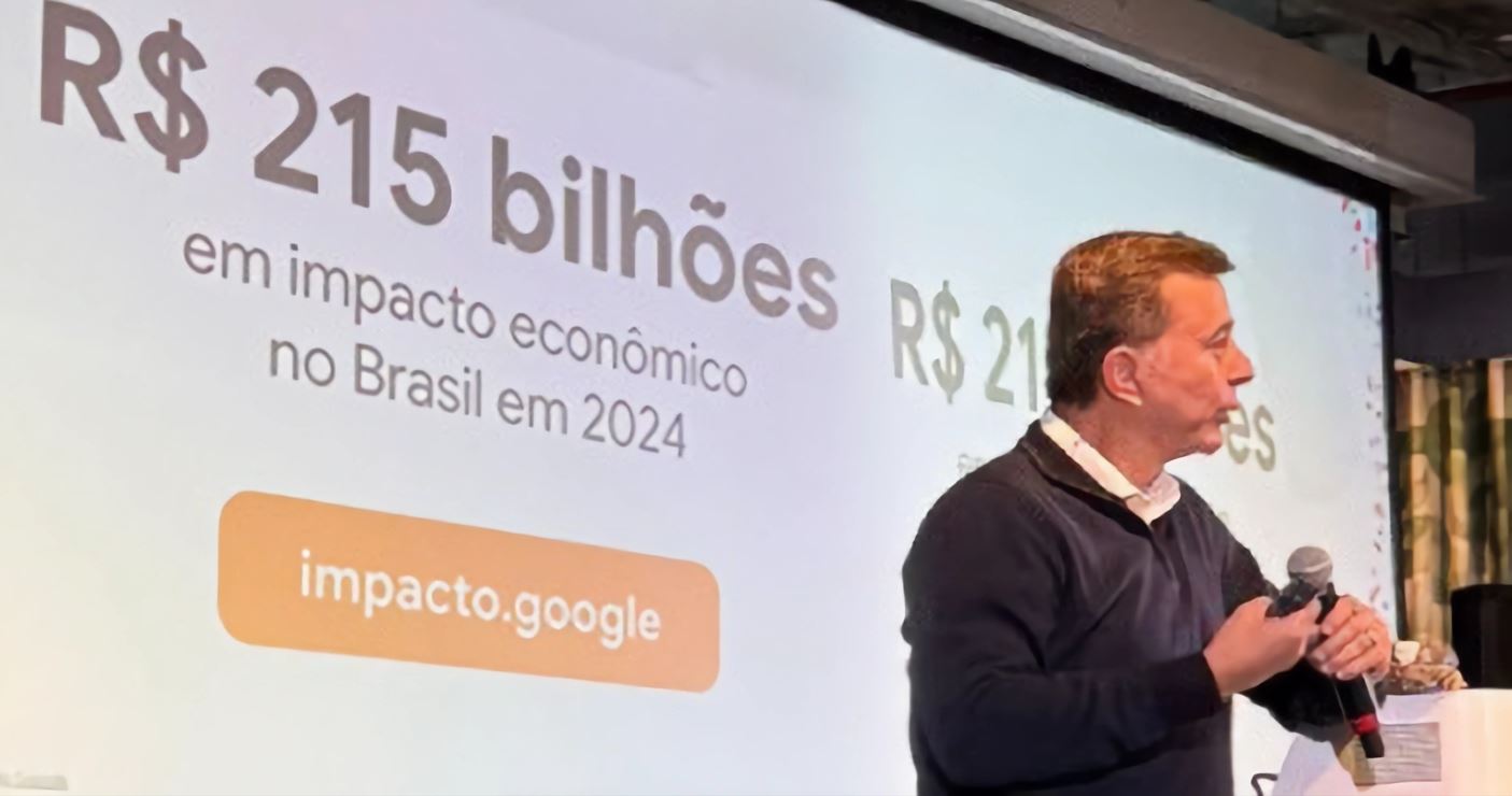 Executivo do Google apresenta dados sobre impacto econômico de R$ 215 bilhões no Brasil em 2024, durante evento em Belo Horizonte.